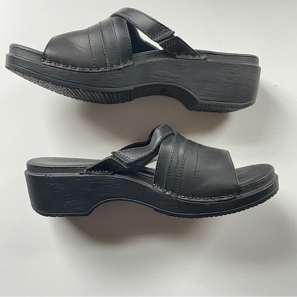 LL Bean women’s black leather sandals Sz 8 - Picture 2 of 5